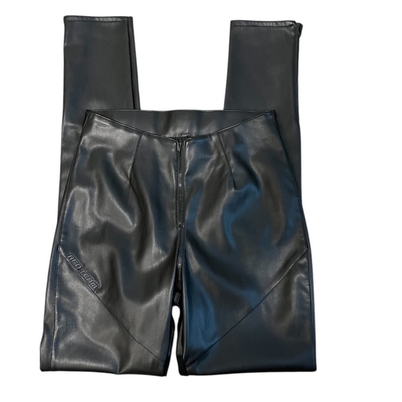 Smoke Rise Black Vegan Leather Moto Skinny Leg Pants Size: Small - Picture 5 of 10